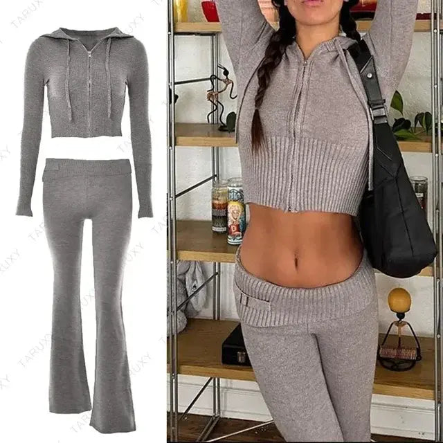 Conjunto de pantalón y top corto con capucha de punto