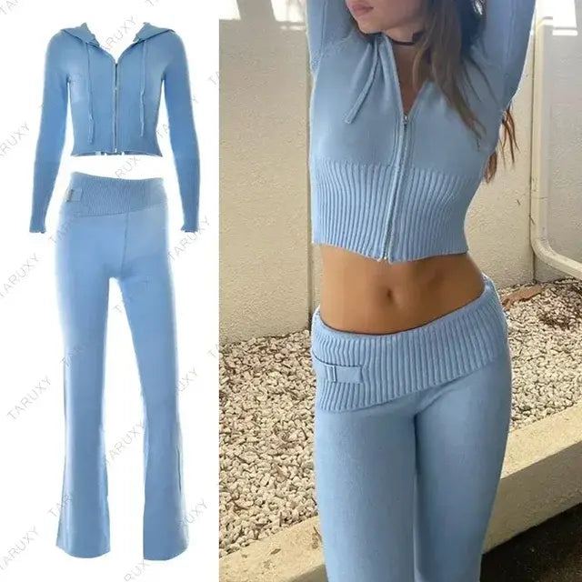 Conjunto de pantalón y top corto con capucha de punto